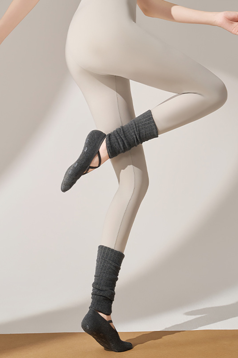 The Studio Grip Socks — AVLETICA