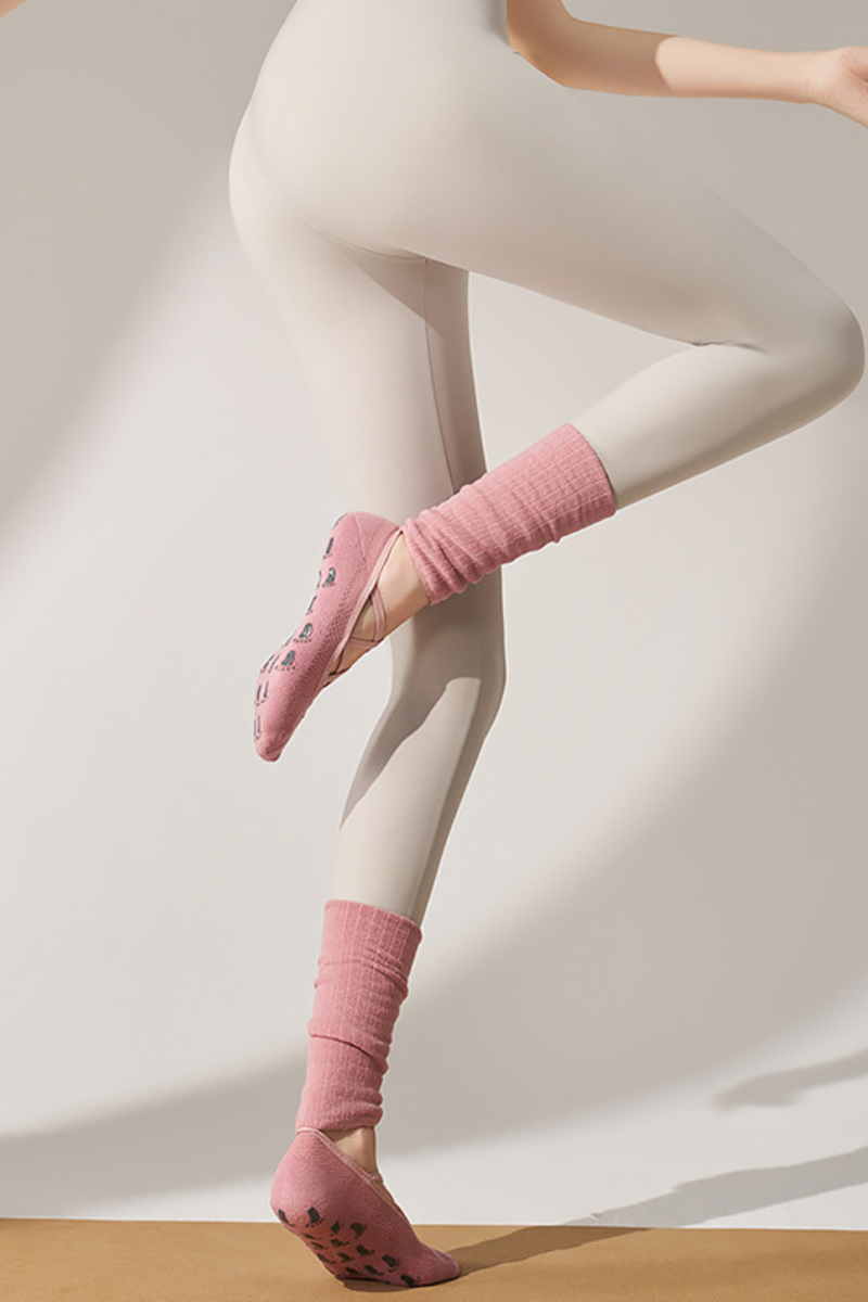 The Studio Grip Socks — AVLETICA