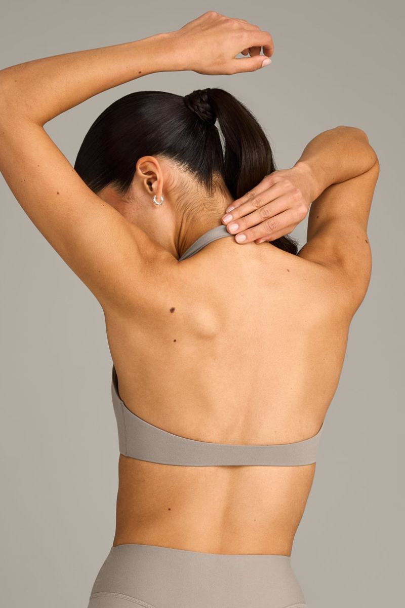 The Signature V-Neck Backless Bra — AVLETICA