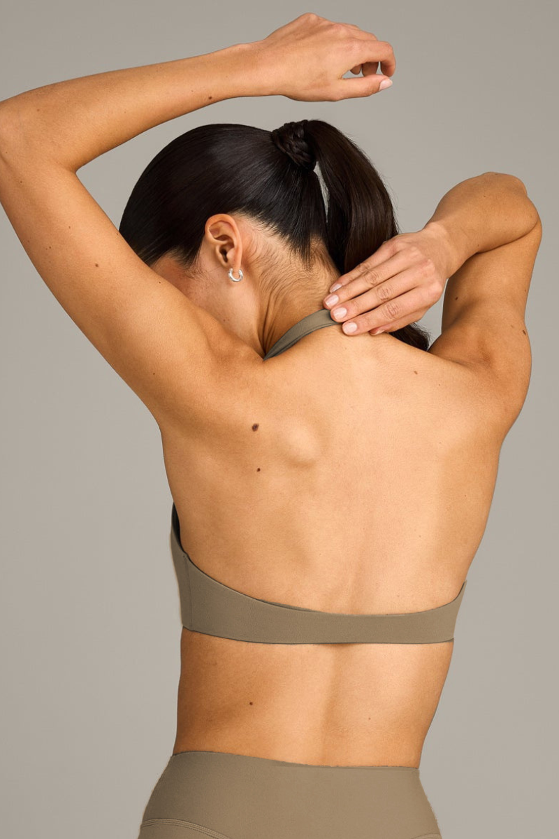 The Signature V-Neck Backless Bra — AVLETICA